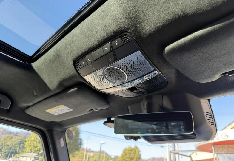 Mercedes G-class White