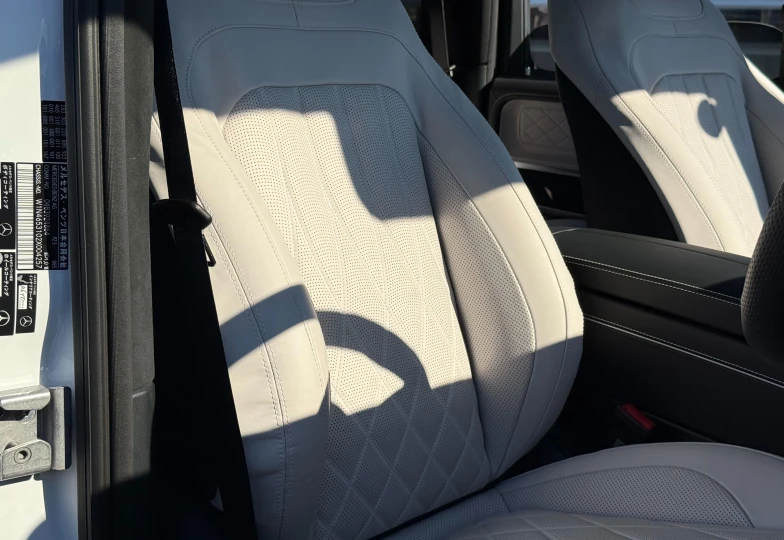 Mercedes G-class White