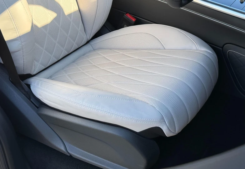 Mercedes G-class White