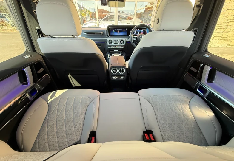 Mercedes G-class White