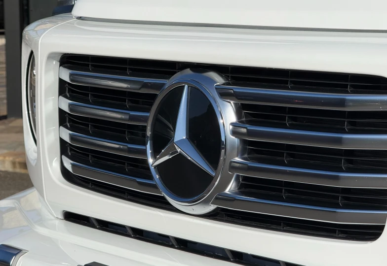 Mercedes G-class White