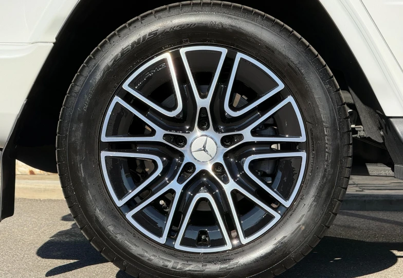 Mercedes G-class White