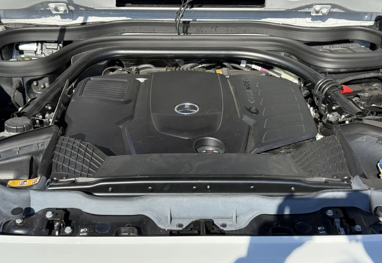 Mercedes G-class White