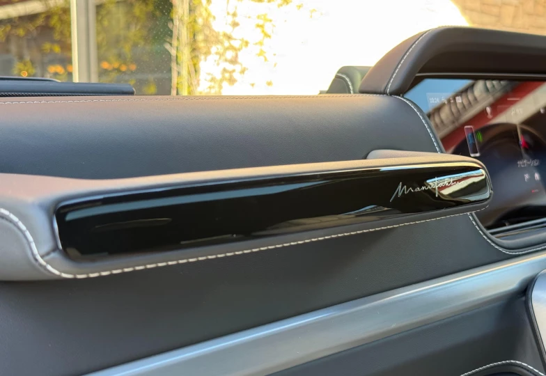 Mercedes G-class White