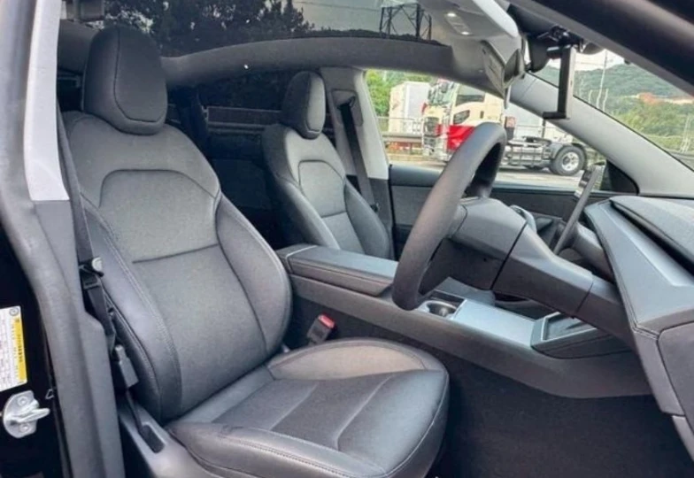 Tesla Model Y Black