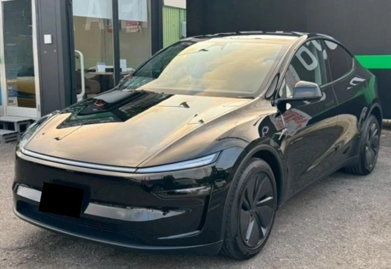 Tesla Model Y Black