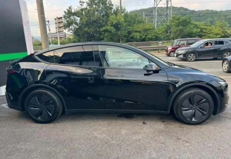 Tesla Model Y Black