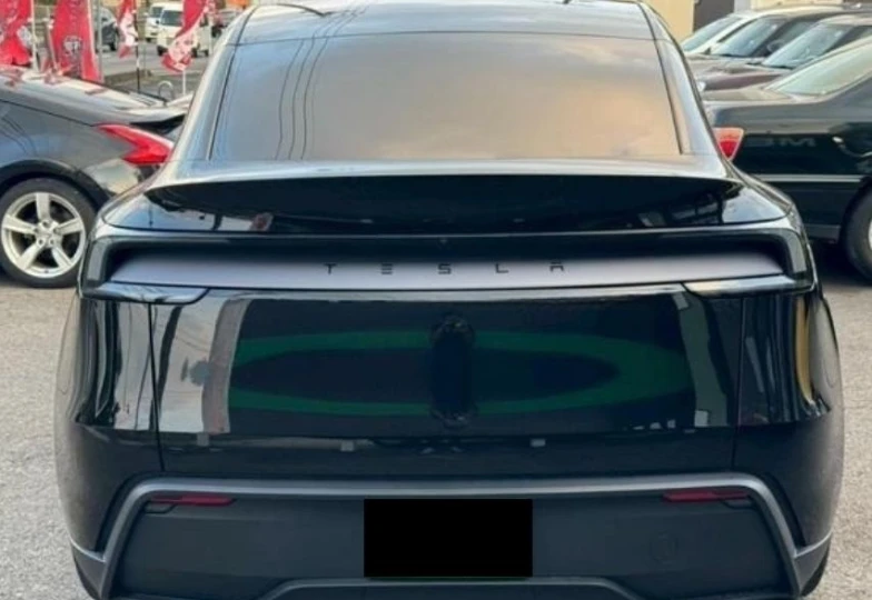 Tesla Model Y Black