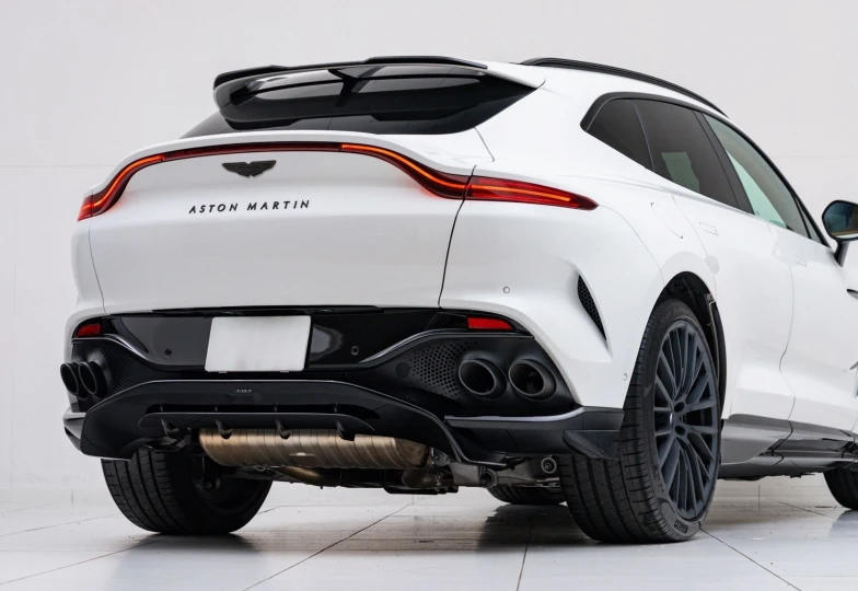 Aston Martin DBX White