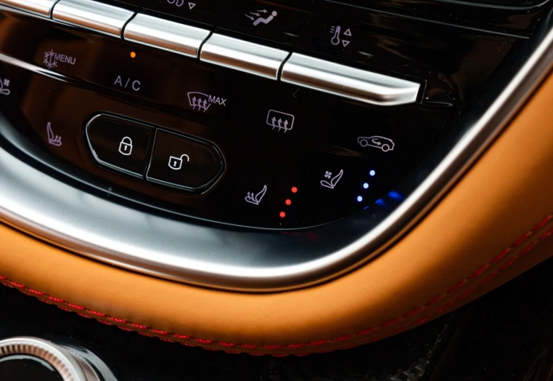 Aston Martin DBX White