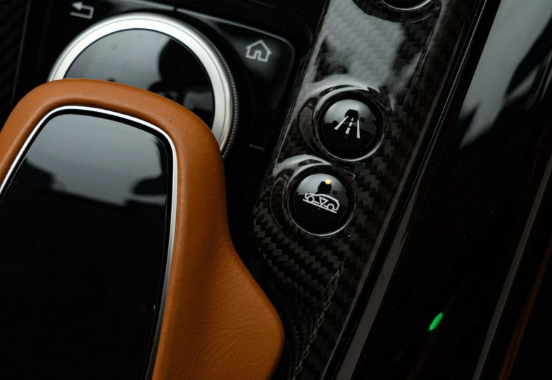 Aston Martin DBX White