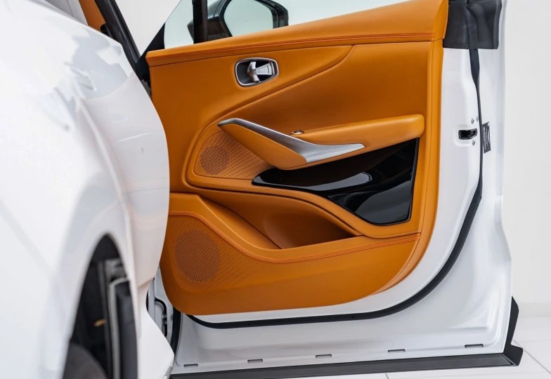 Aston Martin DBX White