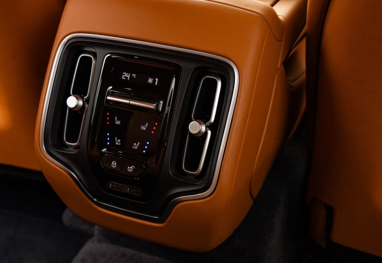 Aston Martin DBX White