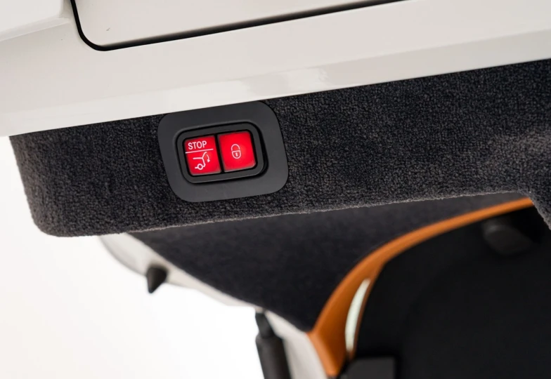 Aston Martin DBX White