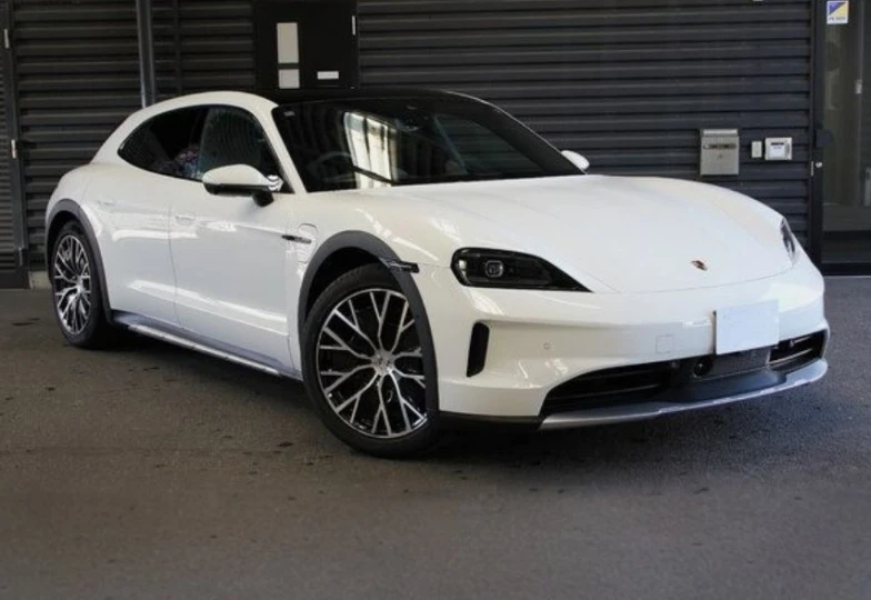 Porsche Taycan White