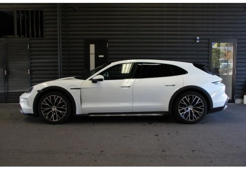 Porsche Taycan White