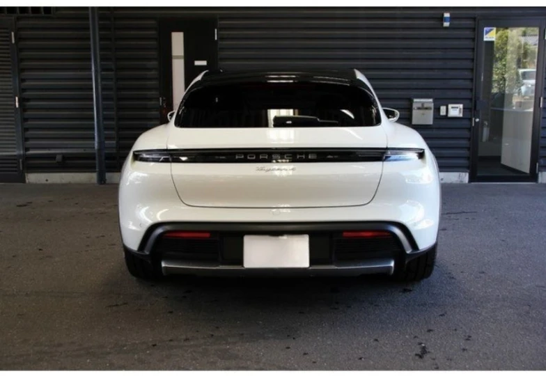 Porsche Taycan White