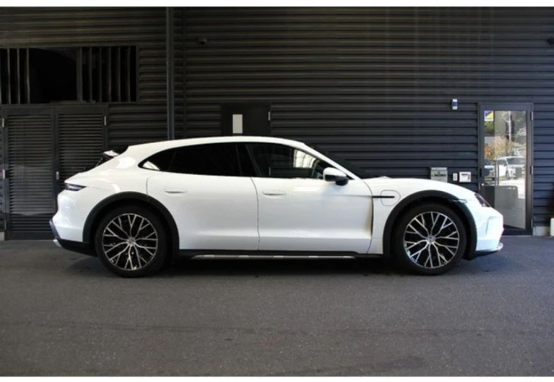 Porsche Taycan White