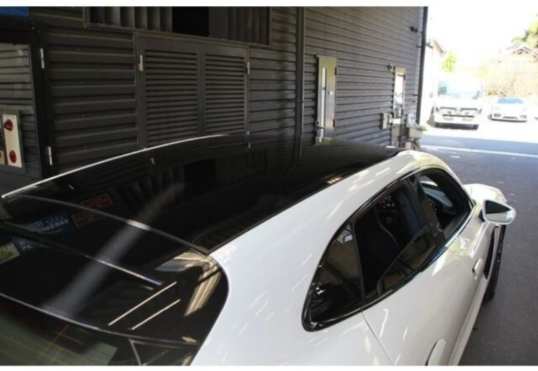 Porsche Taycan White