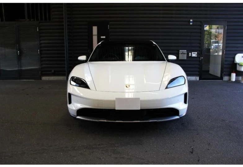 Porsche Taycan White