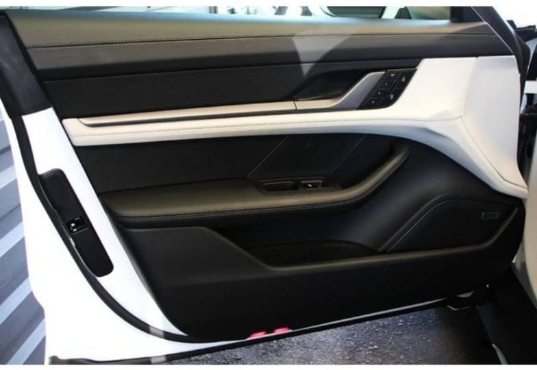 Porsche Taycan White