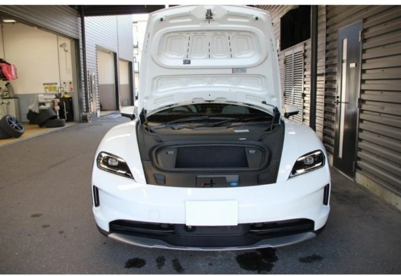 Porsche Taycan White