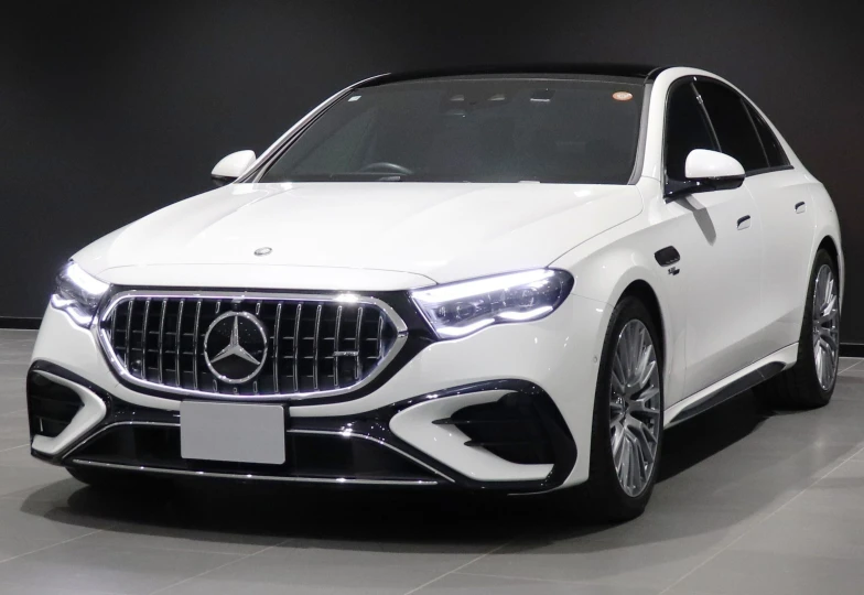 Mercedes E-class Белый