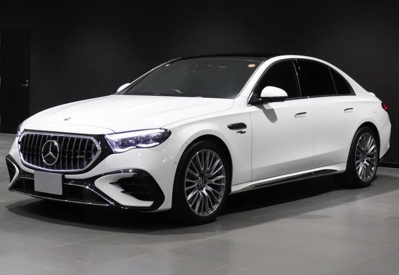 Mercedes E-class Белый