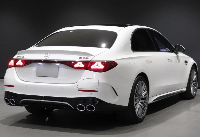 Mercedes E-class Белый