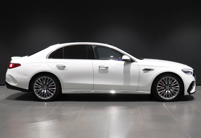 Mercedes E-class Белый