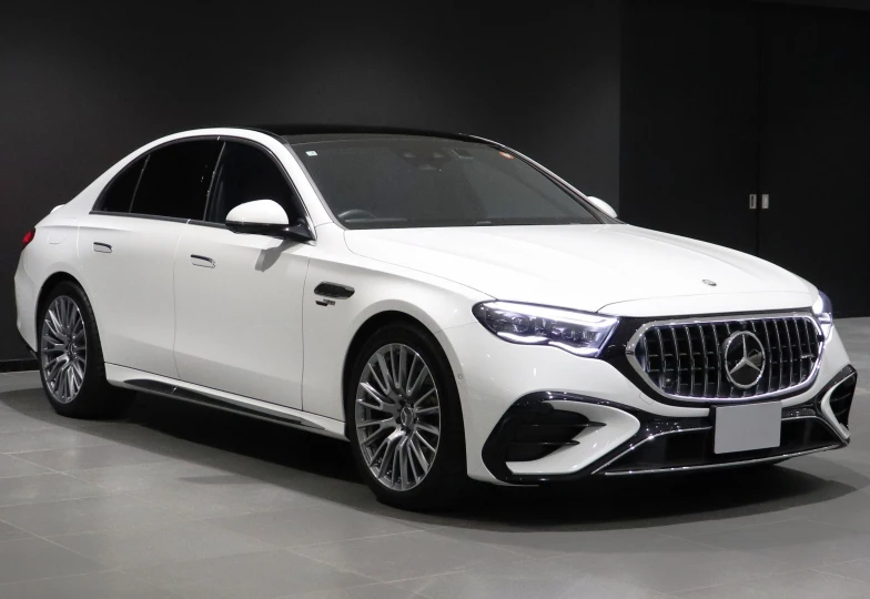 Mercedes E-class Белый