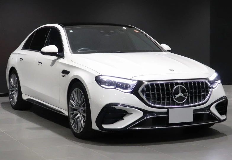 Mercedes E-class Белый