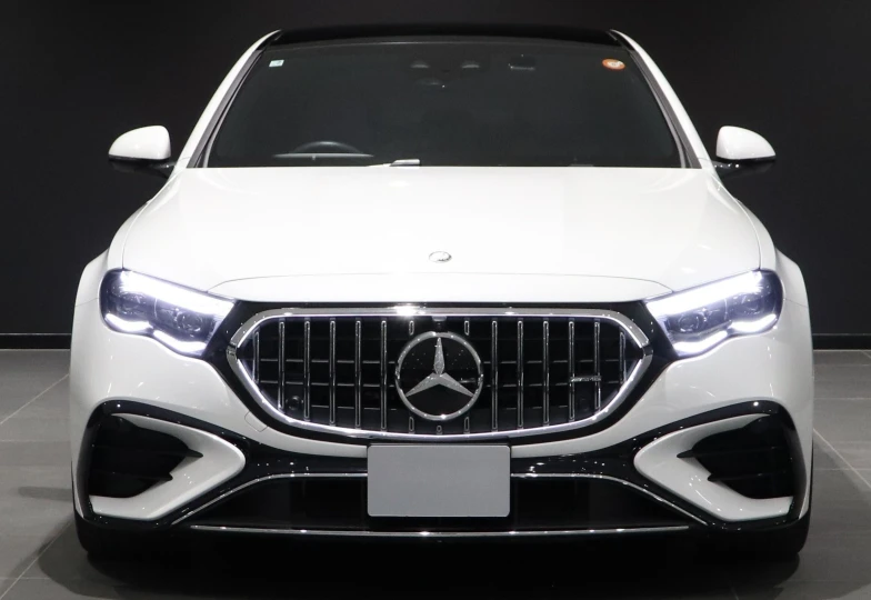 Mercedes E-class Белый