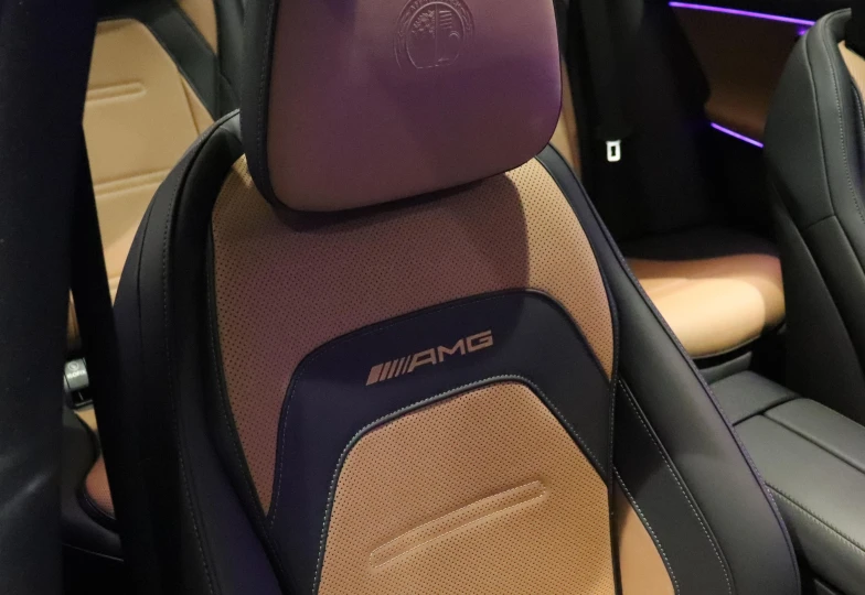 Mercedes E-class Белый