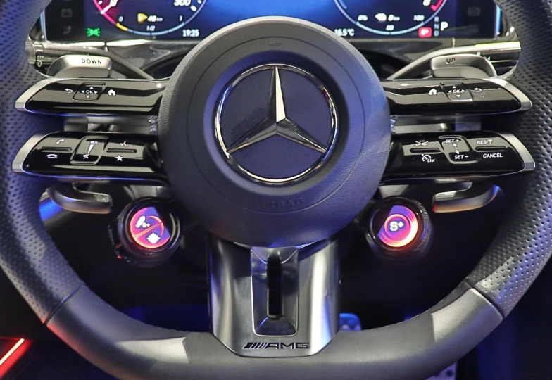 Mercedes E-class Белый