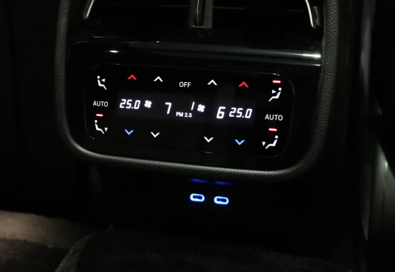 Mercedes E-class Белый