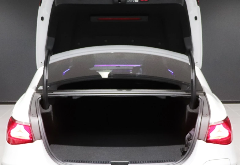 Mercedes E-class Белый