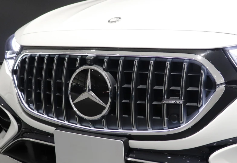 Mercedes E-class Белый