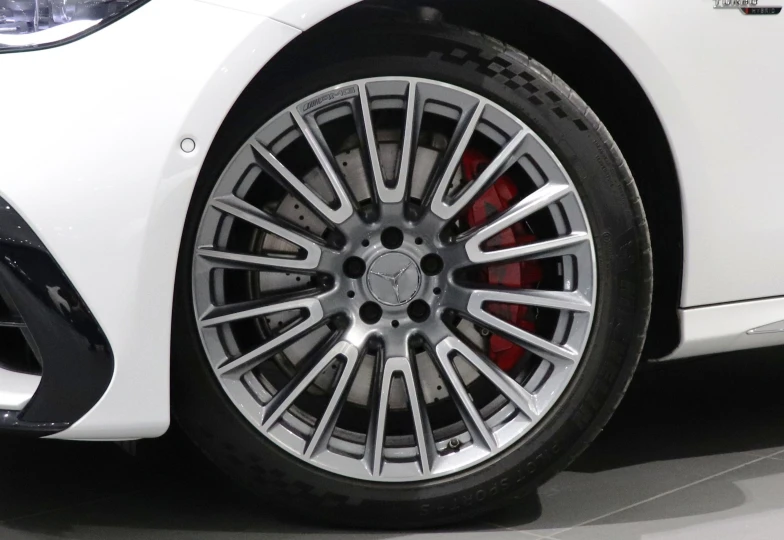 Mercedes E-class Белый