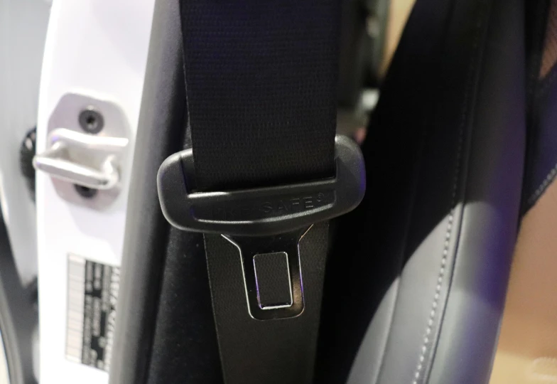 Mercedes E-class Белый