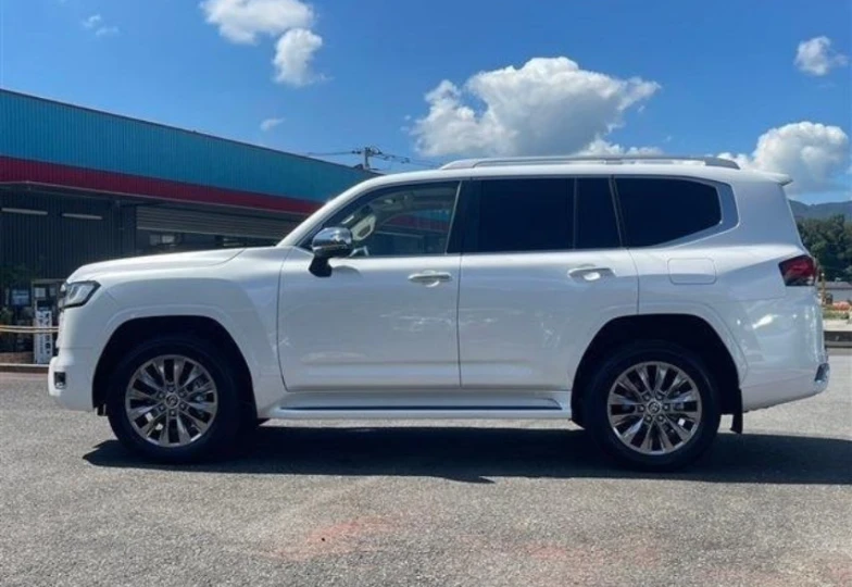 Toyota Land Cruiser White