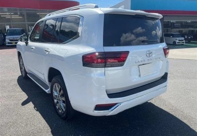 Toyota Land Cruiser White