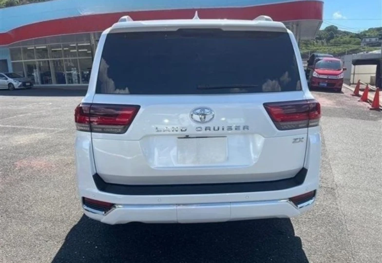 Toyota Land Cruiser White