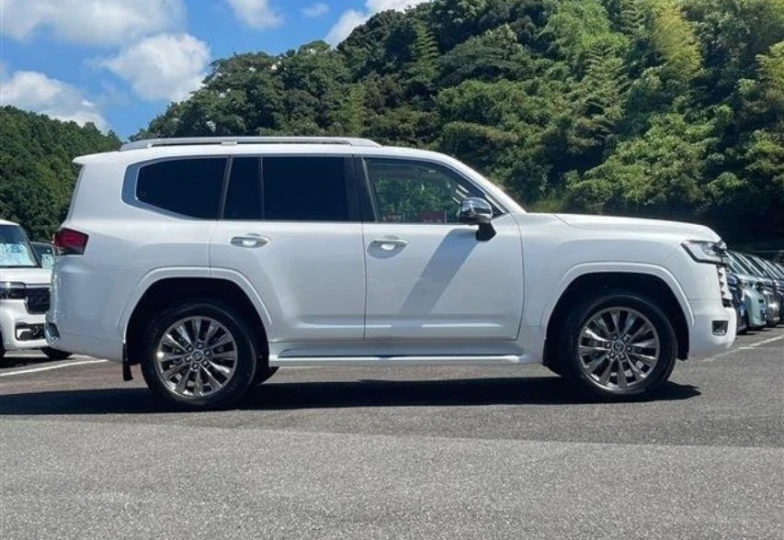 Toyota Land Cruiser White