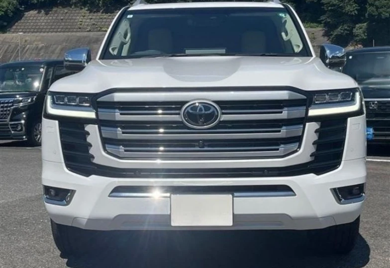 Toyota Land Cruiser White