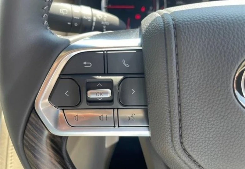 Toyota Land Cruiser White