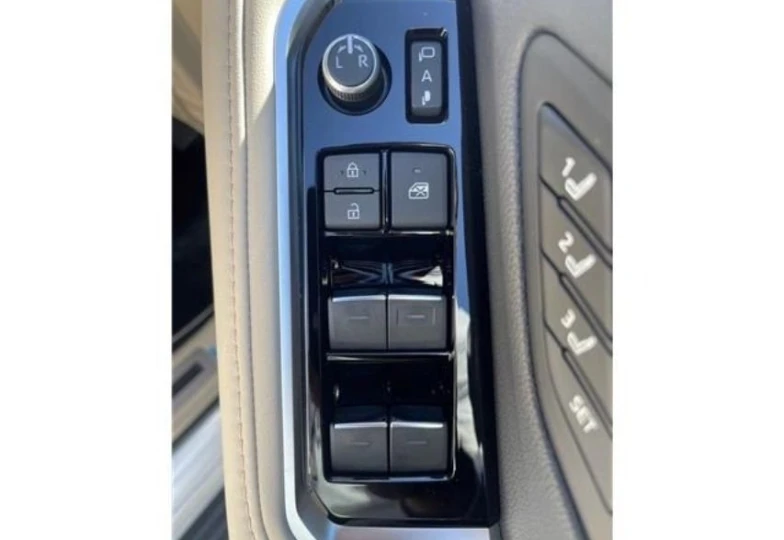 Toyota Land Cruiser White