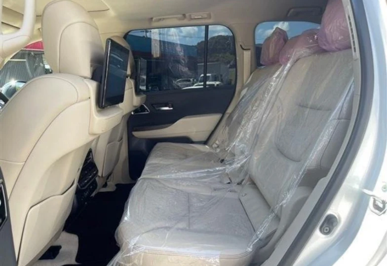 Toyota Land Cruiser White