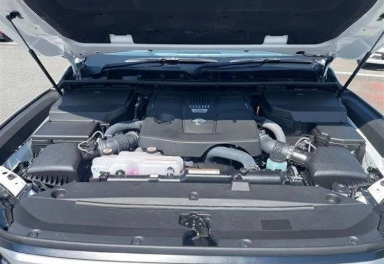 Toyota Land Cruiser White