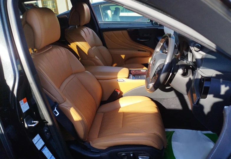 Lexus LS Черный